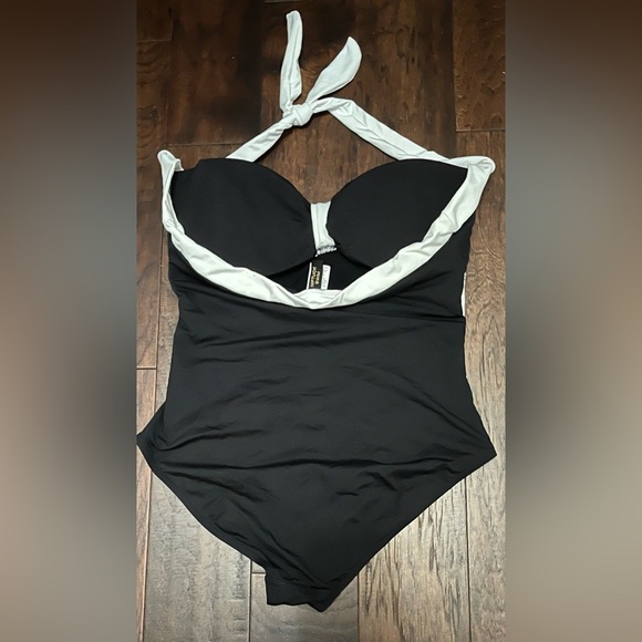 NIPTUCK One Piece Halter Black White Contrast One Piece LUX Swimsuit Size 12 NWT - Picture 3 of 10